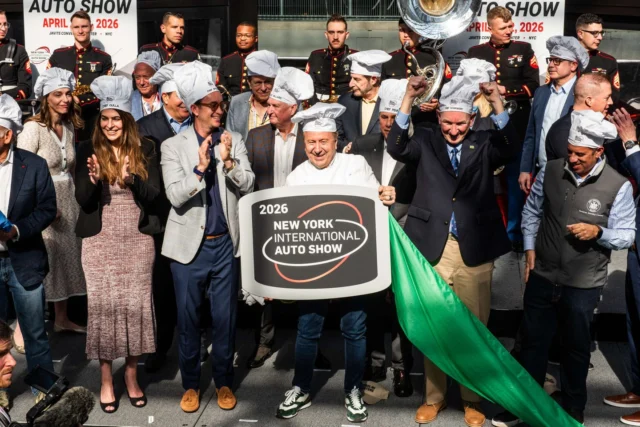 More than cars—it’s about community.

At this year’s Auto Show, GNYADA donated two vehicles—valued at over $100,000—to Citymeals on Wheels, supporting their mission to deliver meals and care to older New Yorkers.

Joined by renowned chef Daniel Boulud, this moment highlights the power of coming together to make a real difference. Through the GNYADA Social and Auto Show Social, we’re proud to give back to the communities we serve.